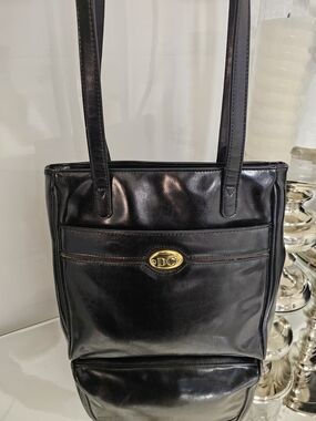 Vintage Black Leather Shoulder Bag with Gold Emblem - DC